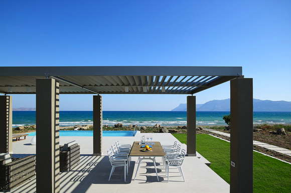 Beach villa with pool-semi-detached holiday villa by the sea- Greece-Crete-Kissamos