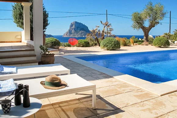 Holiday rental villa Can Pelat by the sea in Ibiza - DOMIZILE REISEN
