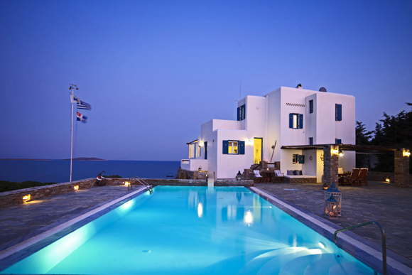 Rental holiday villa with pool on Greek island of Antiparos