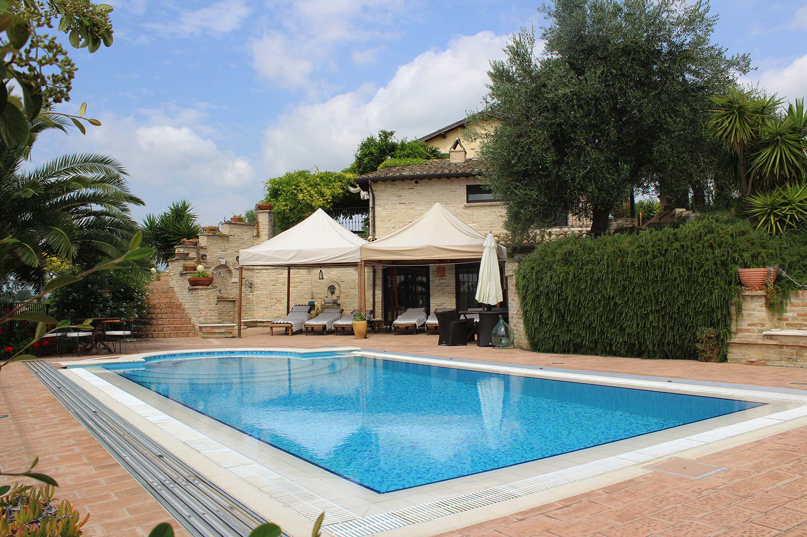 Villa for holiday rental with pool close to beach Marche Italy 
