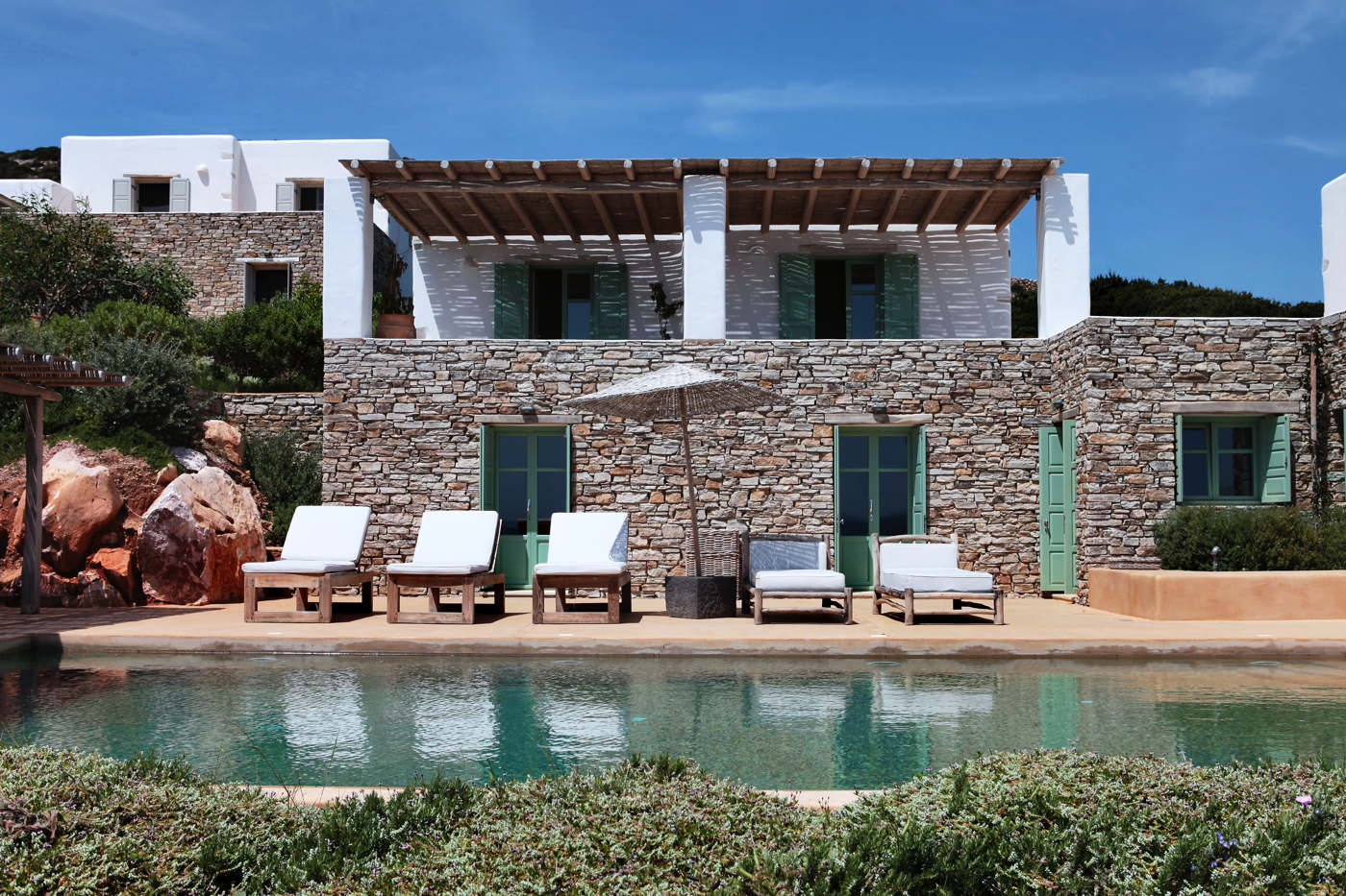 Spacious beachfront luxury villa in Antiparos Greece