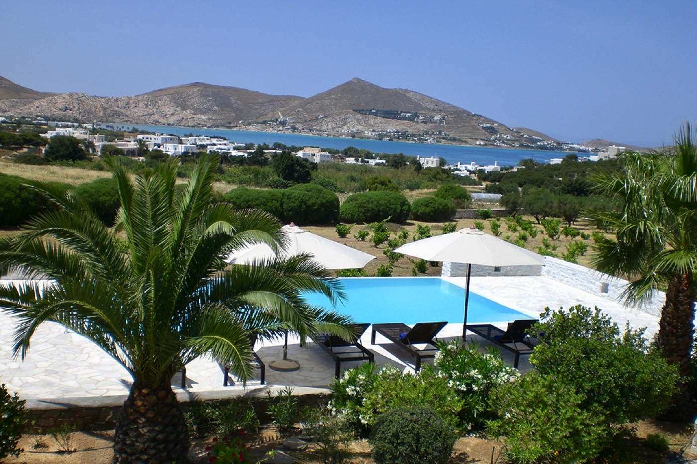 rental villa-holiday rental-vacation villa-infinity pool- in Greece-Cyclades-Paros-Naoussa