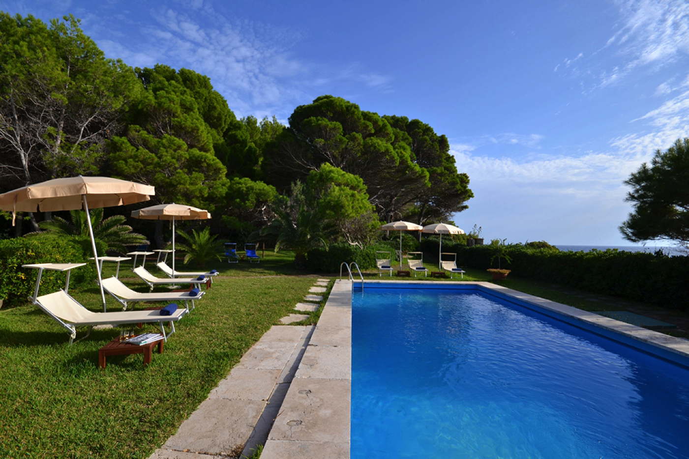 Beachfront rental villa in Campania with pool an sea access