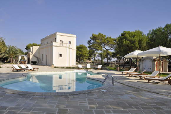 Traditional Puglian rental villa with pool on large estate