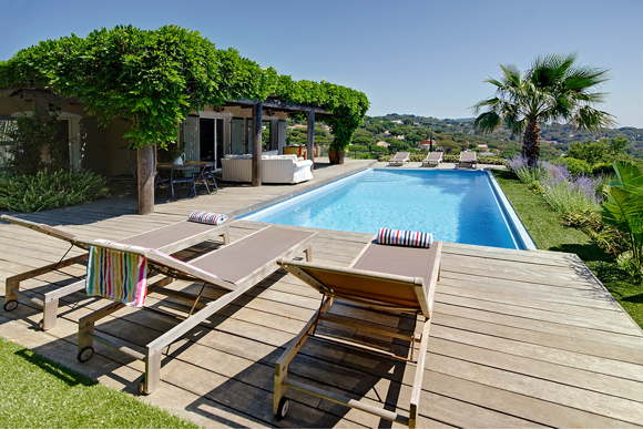 Beachfront holiday rental villa with pool Côte d'Azur France