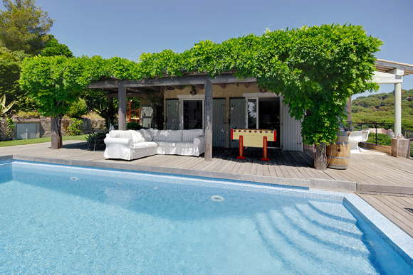 Beachfront holiday rental villa with pool Côte d'Azur France