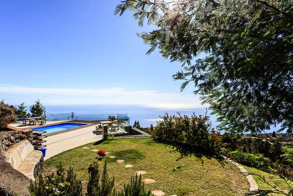 Rental villa with heated pool in La Palma Spain - DOMIZILE REISEN