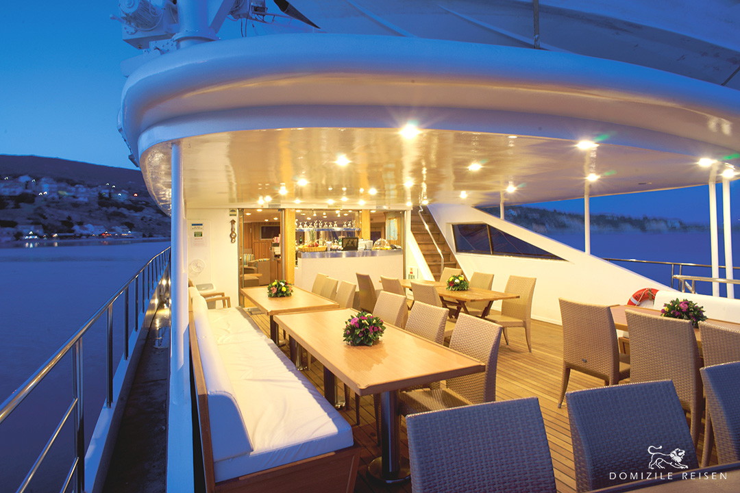Cruise-megayacht-motoryacht-HarmonyG-VarietyCruises-Greece