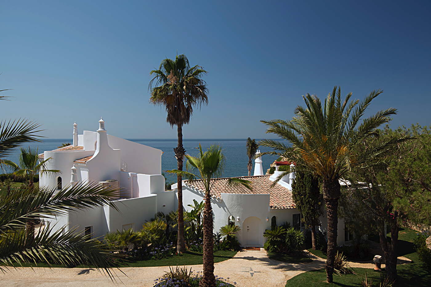 luxury 5-star villa with private pool and butker service, stunning sea views on the Algarve presented by DOMIZILE REISEN
