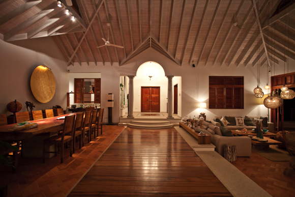 luxury rental design villa beachfront with pool, service and power boat Carribean