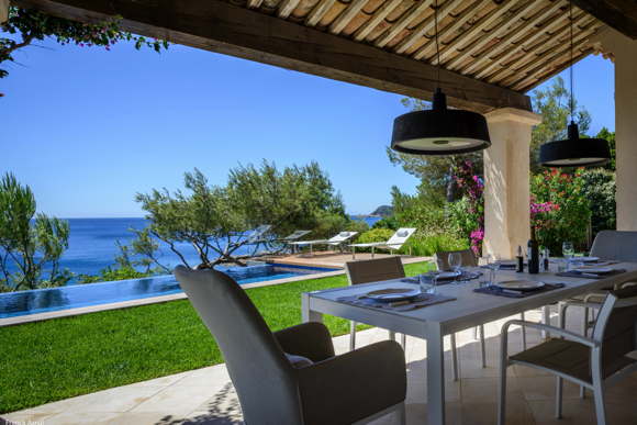 Holiday rental Villa Jasmine first line at the sea Cote d'Azur