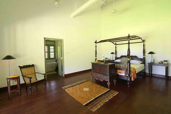 holiday villa with pool-service included-Sri Lanka-Galle