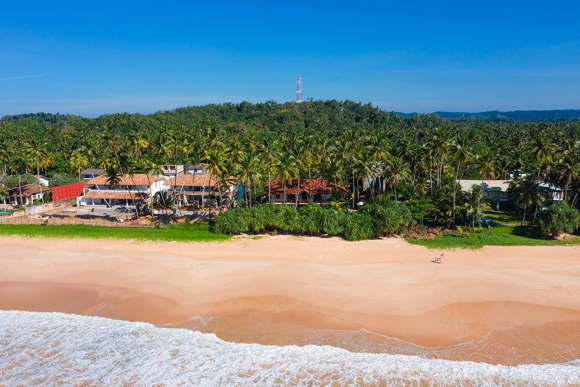 familiy friendly and spacious holiday villa with pool-service included-Sri Lanka-Habaraduwa