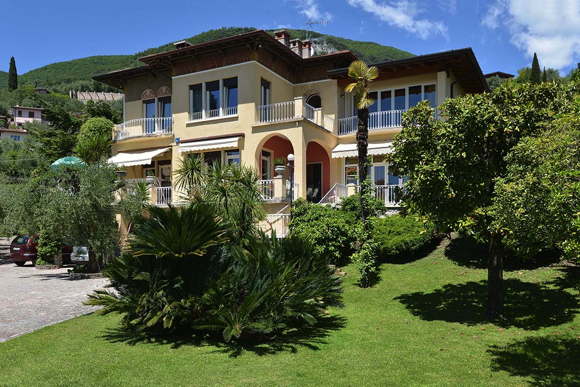 Rental villa with pool and view of Lake Garda Italy Gardone Riviera 