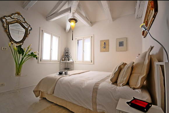 City Apartment Venice Dorsoduro Italy luxury by FINE RENTALS