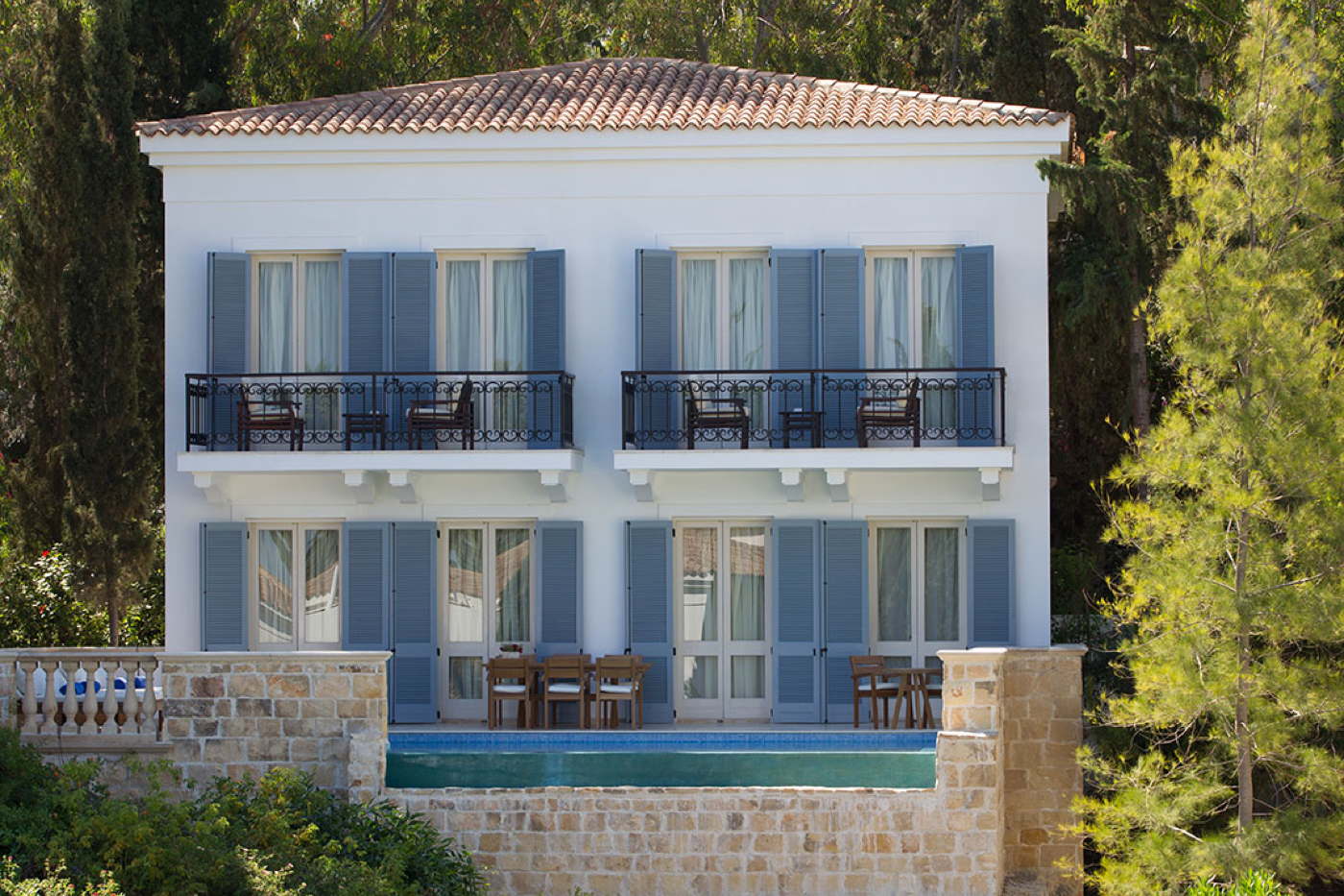 luxury vacation villa-infinity pool-outdoor lounging-Cyprus-Neo Chorio