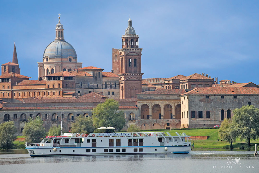 Luxury-Opera-Barge-Cruise-Venice-Mantua-LaBellaVita