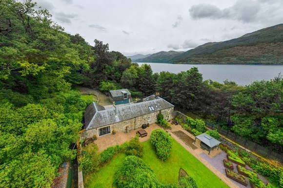 Holiday villa-lodge-whirlpool-Scotland-Highlands-Stuckgowan-Loch Lomond