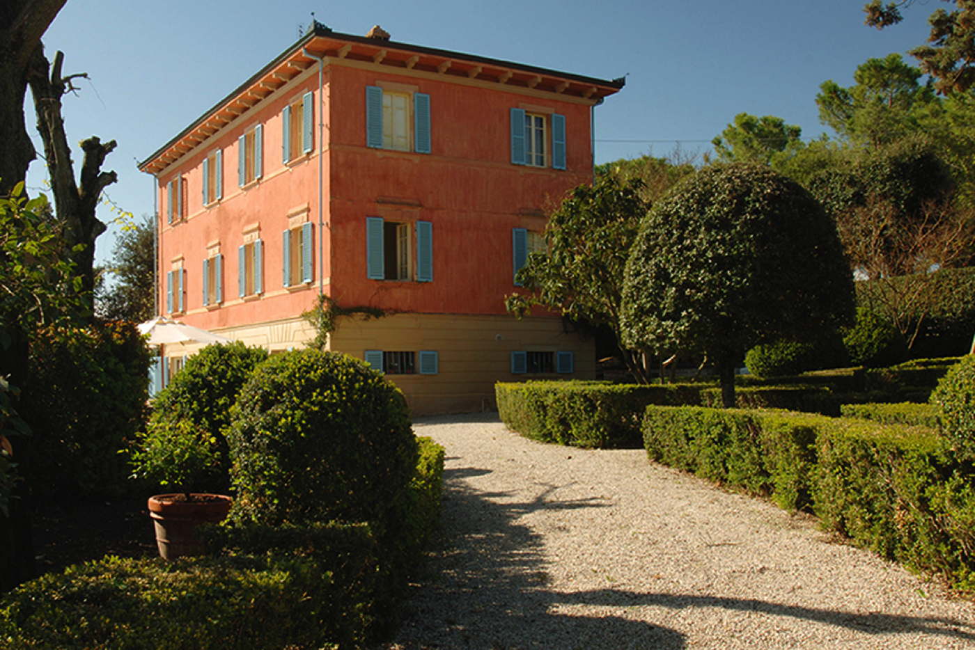 luxury villa rental-design hotel-charming hotel-Italy-Tuscany-Pozzo delle Chiana