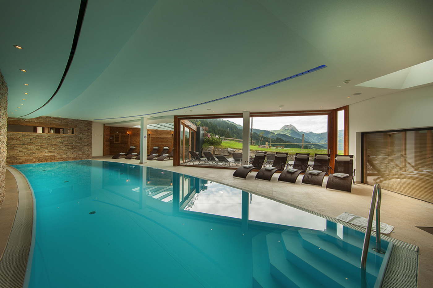 Austria-Kitzbühel-chalet-cottage-skiing lodge-design hotel-charming skiing hotel
