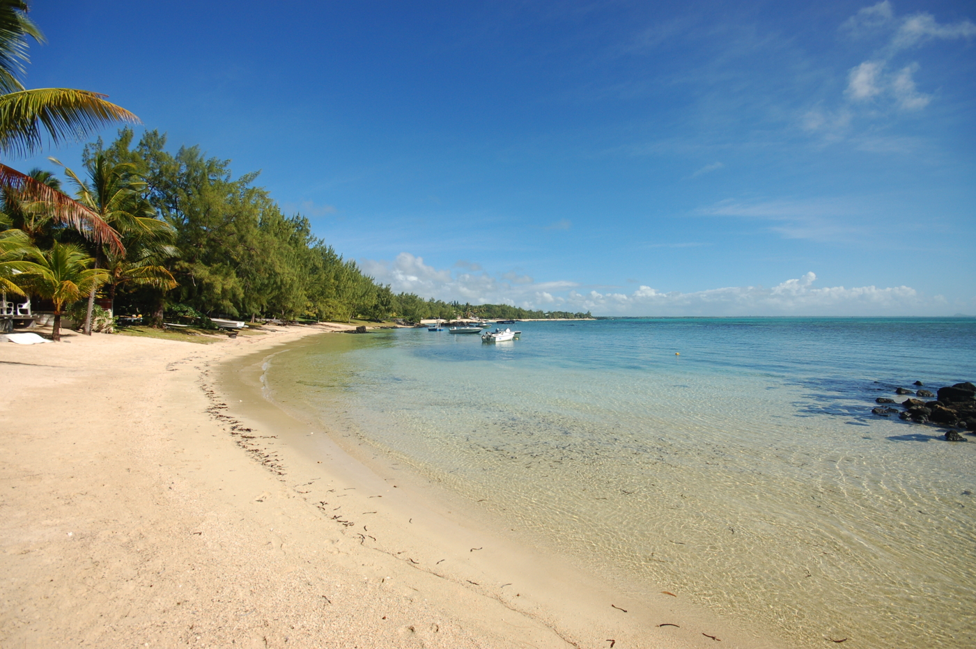 holiday villa at the beach-beachfront holiday rental-villa in Mauritius-east coast, Roches Noires