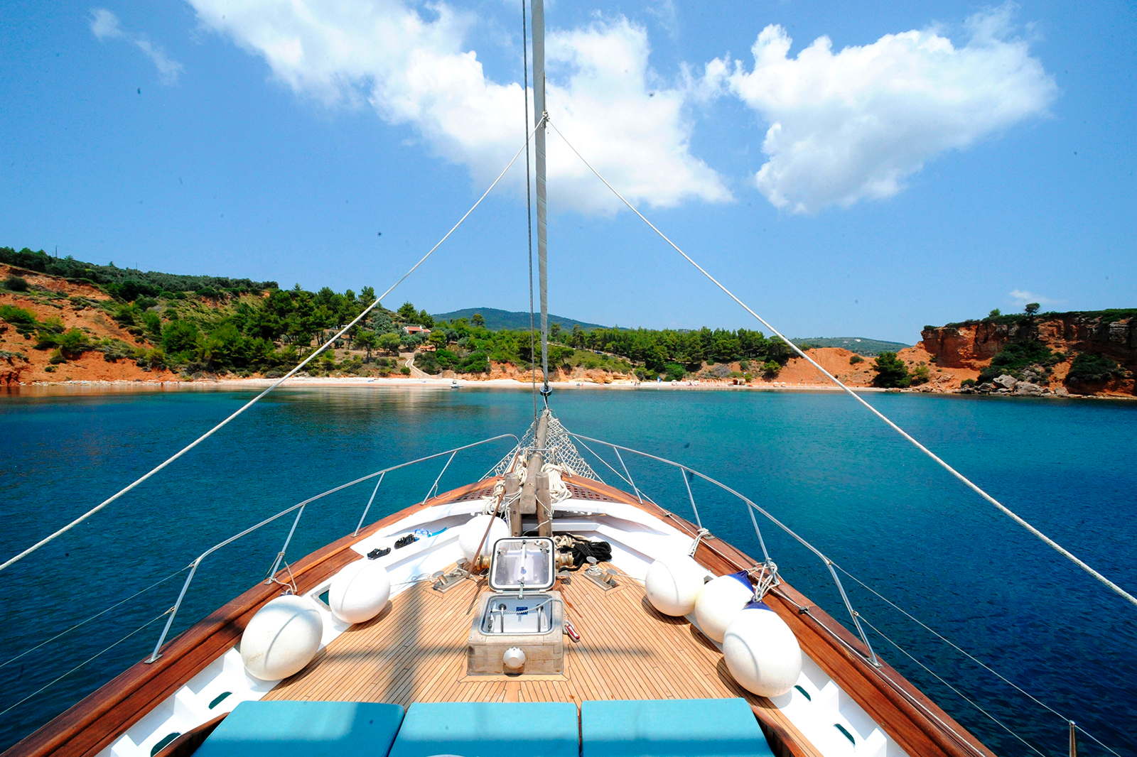 Sailing-round-trip-yacht-cruise-Cylades-Greece
