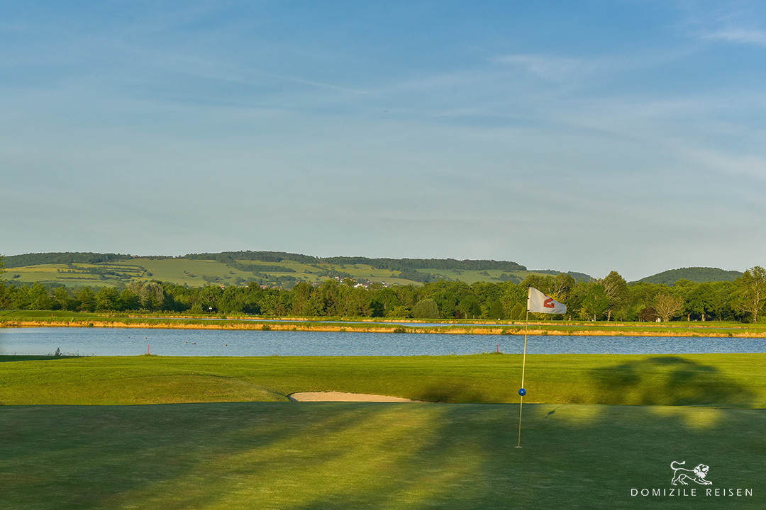 Golf-Barge-Cruise-upper-Loire-Western-Burgundy-Renaissance