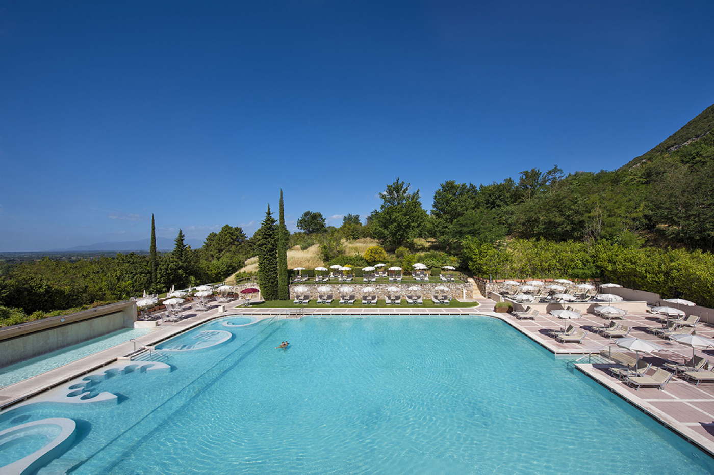 Wellnesshotel-Italy-Tuscany-with- Thermalpool-Tenniscourt-Golfcourse